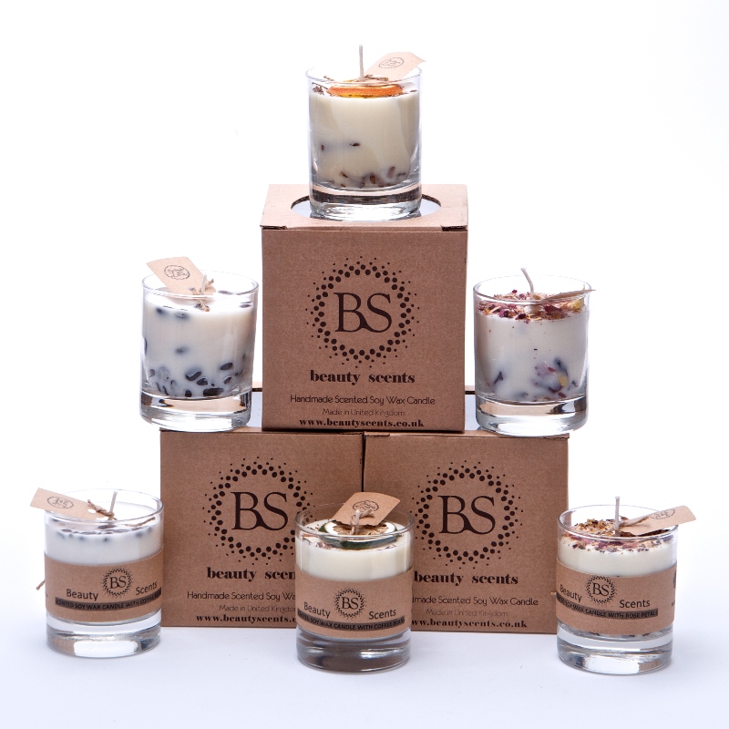 Beauty Scents: Small Heart-Shaped Soy Wax Candle with Rose Buds